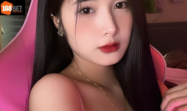 Tiktoker Quỳnh Alee Đốn Tim Dân Mạng Bởi Nhan Sắc Xinh Xắn 1 Thông tin về Quỳnh Alee